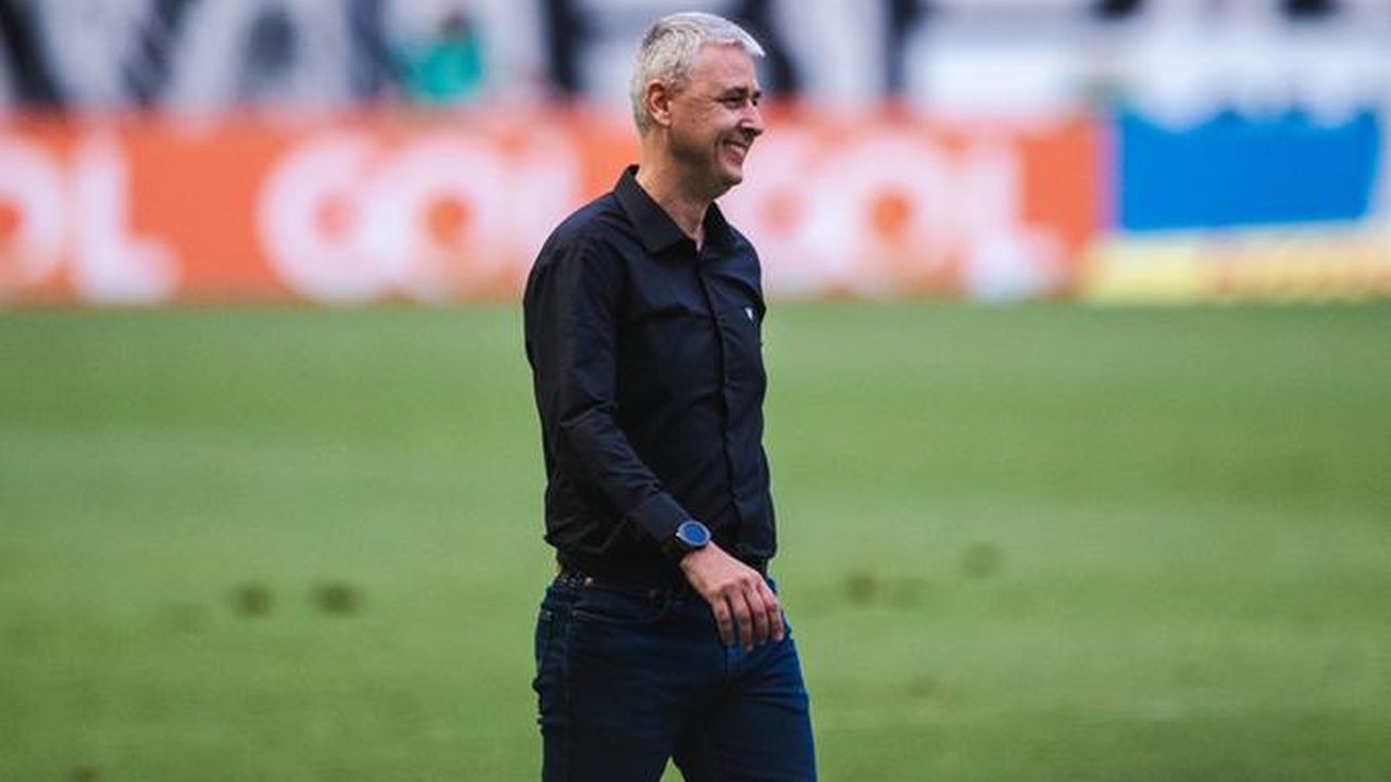 Tiago Nunes valoriza empate contra o Bahia e critica arbitragem: “Foi muito condicionado pelo ambiente”