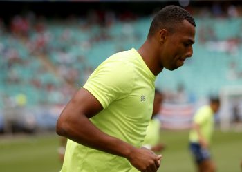 ‘Dificilmente estarei em campo na quarta’, diz Luiz Otávio após lesão na coxa