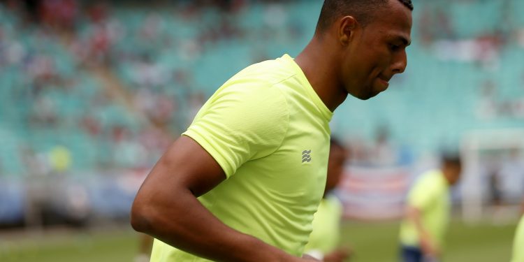 ‘Dificilmente estarei em campo na quarta’, diz Luiz Otávio após lesão na coxa