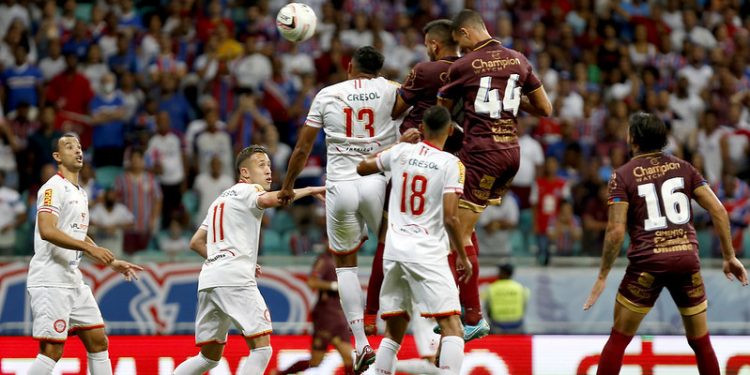 De virada, Bahia vence o Tombense por 3 a 1 na Arena Fonte Nova e chega aos 50 pontos no Brasileirão