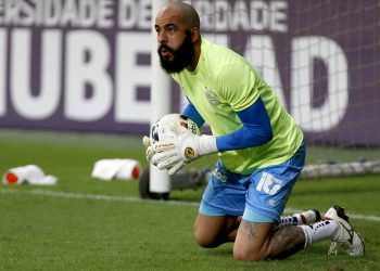 Danilo Fernandes vai passar por artroscopia no joelho e não joga mais pelo Bahia nessa temporada