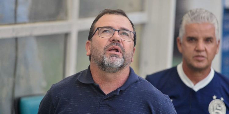 Enderson explica ausência de Mugni e lamenta chances perdidas: “Fizemos um jogo com boa criação”