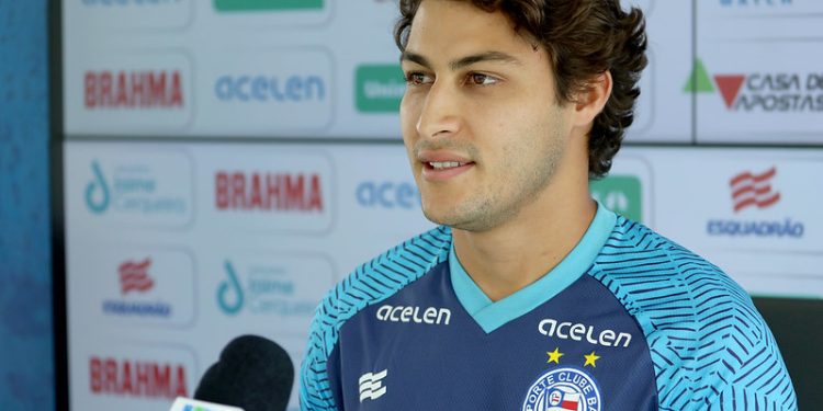 Marcinho fala sobre possibilidade de jogar na esquerda: “Se Enderson acredita que é a escolha certa eu vou fazer”