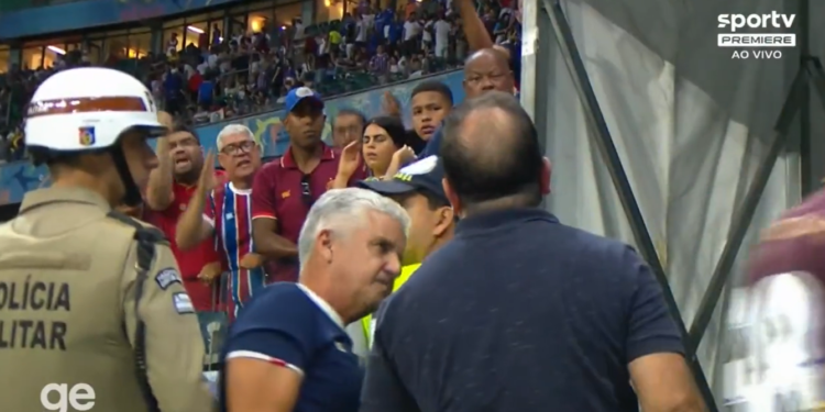 Após empate contra o Operário, Enderson Moreira discute com torcedor nas arquibancadas; assista