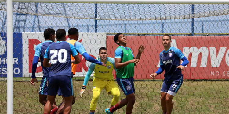 Bahia faz último treino em Salvador e viaja para enfrentar a Chapecoense