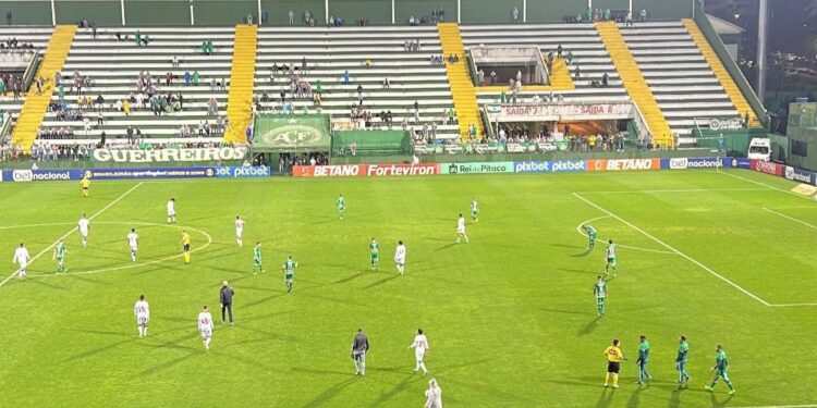 De virada, Bahia é derrotado pela Chapecoense por 3 a 1 na Arena Condá