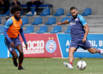 Enderson Moreira comanda treino tático e Bahia pode ter novidades contra o Operário