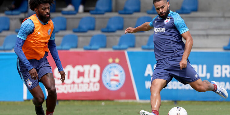 Enderson Moreira comanda treino tático e Bahia pode ter novidades contra o Operário