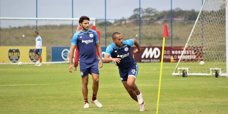Bahia faz último treino em Salvador e viaja para enfrentar o Grêmio, em Porto Alegre