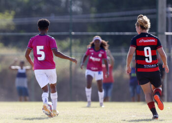 Bahia goleia o Vitória por 5 a 2 e garante vaga na final do Campeonato Baiano Feminino