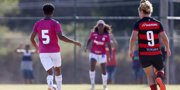Bahia goleia o Vitória por 5 a 2 e garante vaga na final do Campeonato Baiano Feminino
