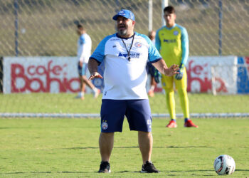 Com retorno de atacante, Bahia inicia preparação para decisão contra o Grêmio