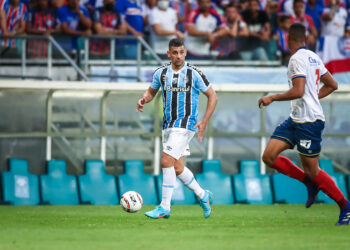 Bahia vacila e cede empate ao Grêmio nos minutos finais