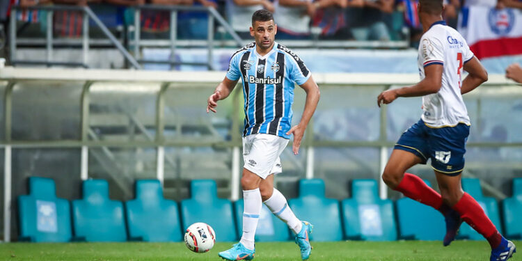 Bahia vacila e cede empate ao Grêmio nos minutos finais