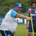 Com Davó no time titular, Barroca comanda treino tático e começa a esboçar time para enfrentar o Guarani