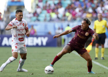 Com mais de 48 mil torcedores na Fonte Nova, Bahia vacila e fica no empate em 1 a 1 contra o Vila Nova