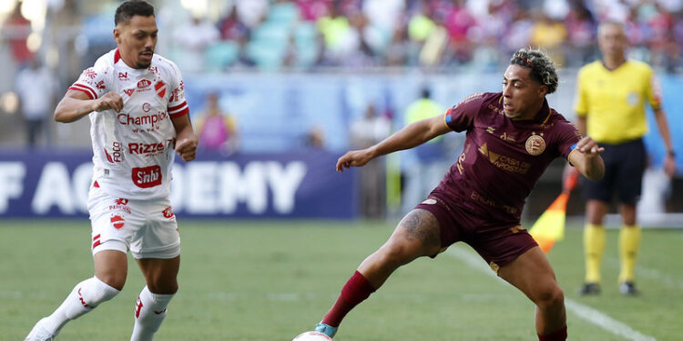 Com mais de 48 mil torcedores na Fonte Nova, Bahia vacila e fica no empate em 1 a 1 contra o Vila Nova