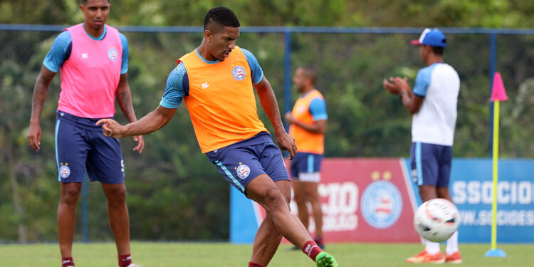 Com Matheus Bahia em campo, elenco inicia preparação para enfrentar o Vila Nova