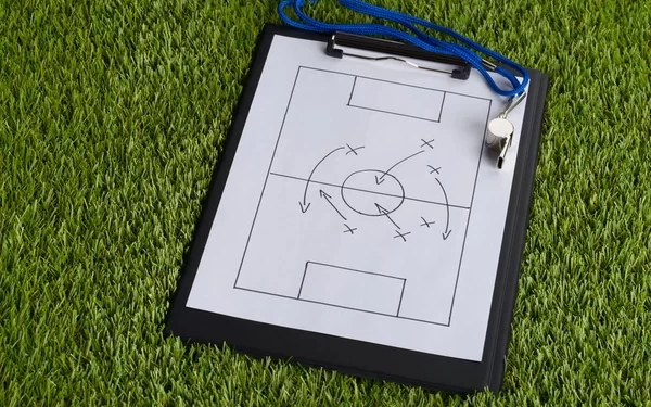 Confira os técnicos livres no mercado que podem treinar o Bahia