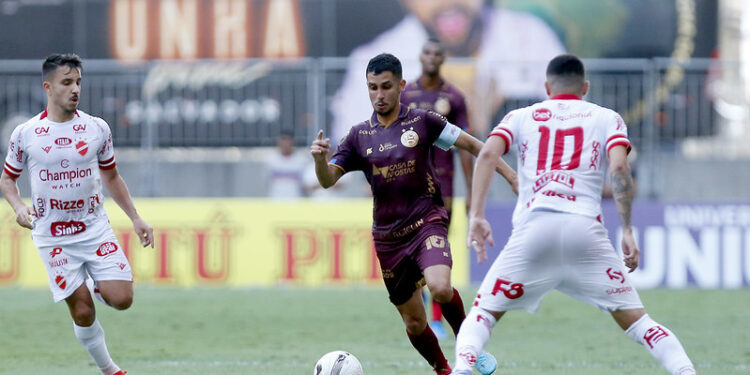 Daniel recebe terceiro cartão amarelo e não enfrenta o Guarani na próxima rodada