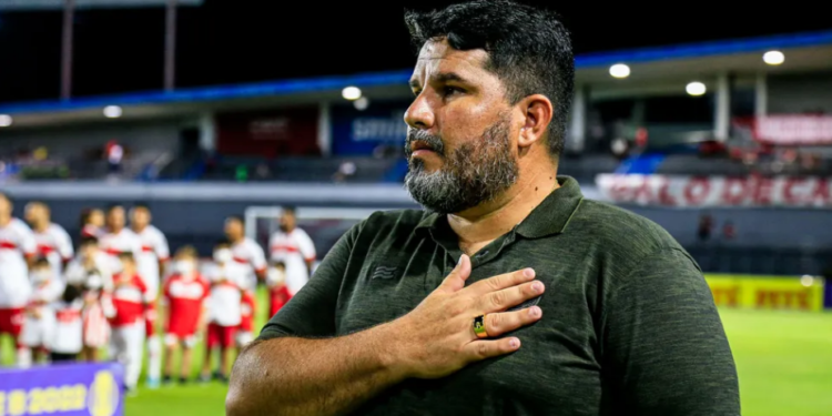 Após acesso, técnico Eduardo Barroca se despede do Bahia: “Saio com dever cumprido”