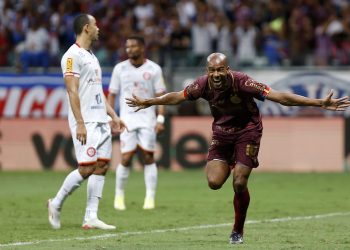 CRB encaminha contratação do atacante colombiano Jonathan Copete