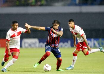 Bahia vence o CRB por 2 a 1 e garante acesso a série A do Campeonato Brasileiro