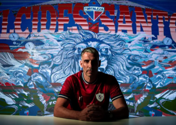 Especulado no Bahia, Vojvoda renova contrato com o Fortaleza até o final de 2024