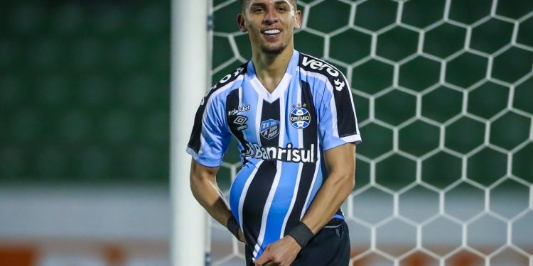 Bahia apresenta proposta milionária ao Fluminense pelo atacante Gabriel Teixeira