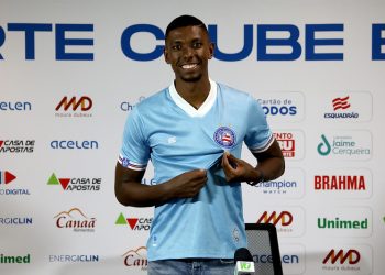 Apresentado, Kanu avalia disputa por posição e como pretende se encaixar no time de Renato Paiva