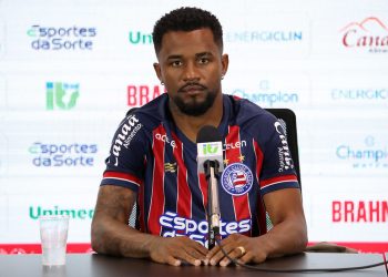 Cicinho é relacionado e pode estrear contra o Jacobinense