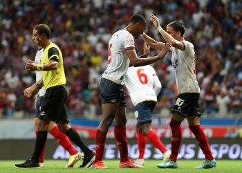 Com gol nos acréscimos, Bahia vence o Atlético de Alagoinhas por 2 a 1