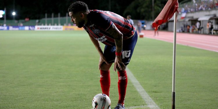 Matheus Bahia fica no departamento médico e não enfrenta o Jacobinense