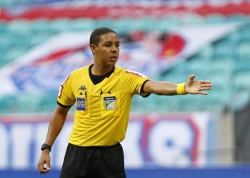 Emerson Ricardo de Almeida apita jogo entre Bahia e Vitória na Fonte Nova