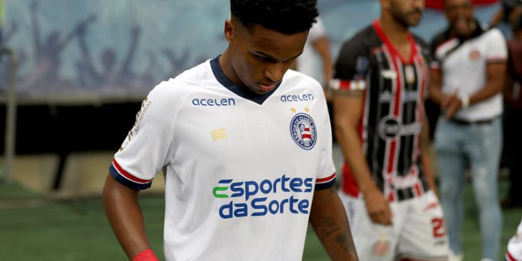 Kayky elogia torcida do Bahia e analisa estreia: “Estava um pouco fora de ritmo”