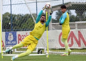 Mesmo com falha, Paiva garante manutenção do estilo de jogo: “Vamos continuar jogando assim”