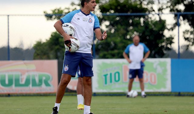 Renato Paiva realiza testes e segue preparando o Bahia para estreia na temporada