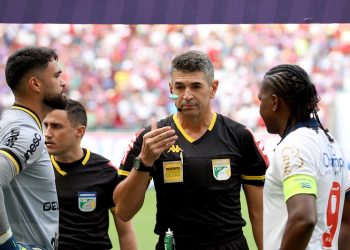 Atlético de Alagoinhas x Bahia: Marcelo de Lima Henrique apita jogo no Carneirão