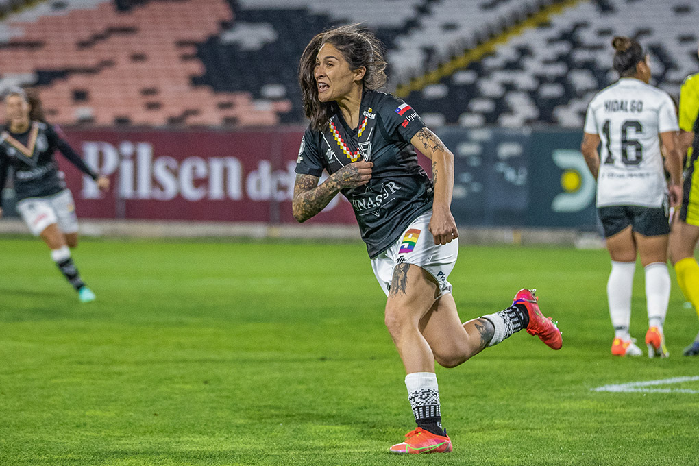 Bahia contrata atacante Yenny Acuña para disputa do Brasileirão Feminino.