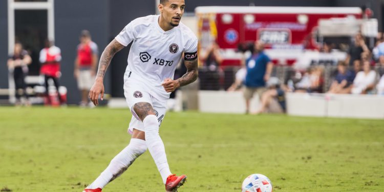 Bahia negocia retorno do volante Gregore; Vasco também tem interesse