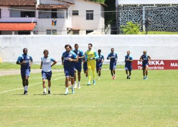 Bahia treina na praia e inicia preparação para enfrentar o Ferroviário