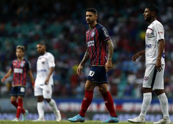 Com dois gols de Everaldo, Bahia vence de virada o Bahia de Feira por 2 a 1