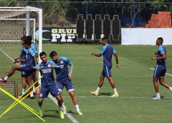 De olho no Sport, Renato Paiva comanda treino tático na Cidade Tricolor