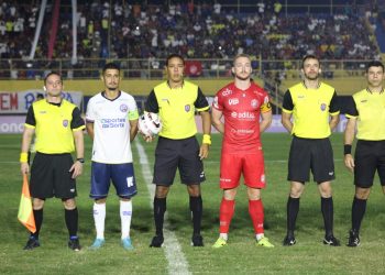 De virada, Bahia vence o Barcelona-BA e se isola na liderança do Campeonato Baiano
