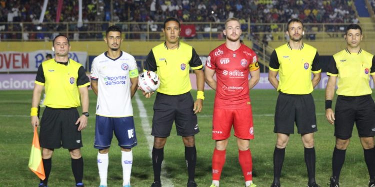 De virada, Bahia vence o Barcelona-BA e se isola na liderança do Campeonato Baiano