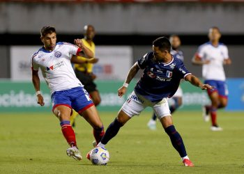 Em busca do primeiro triunfo no nordestão, Bahia recebe o Fortaleza na Fonte Nova
