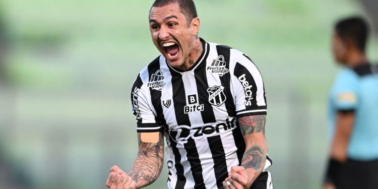 Ex-Bahia, meia Vina acerta com outro clube da série A