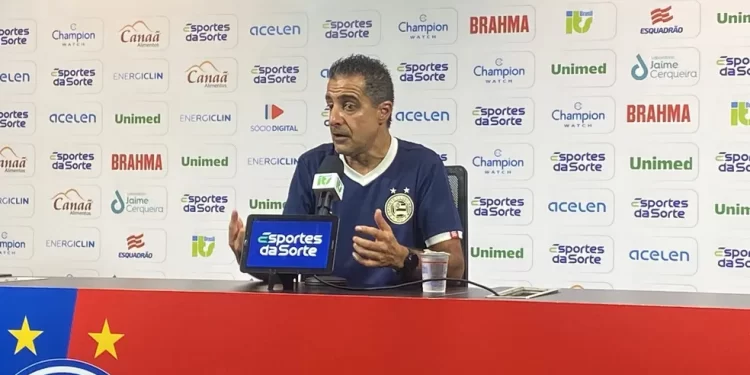 Paiva explica mudanças na equipe e defende modelo de jogo do Bahia