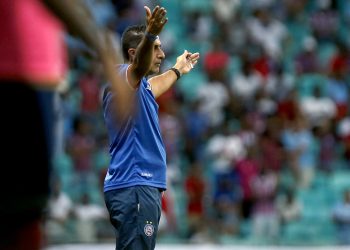 Renato Paiva chama atenção para erros defensivos: ‘Temos que corrigir isso’