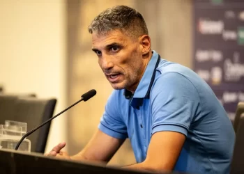 Vojvoda explica estratégia do Fortaleza para vencer o Bahia na Fonte Nova